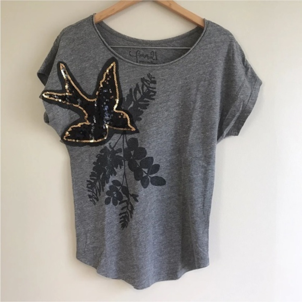 Forever 21 Women’s Top Blouse Shirt Gray Medium Sequins‎ Bird Cap Sleeve